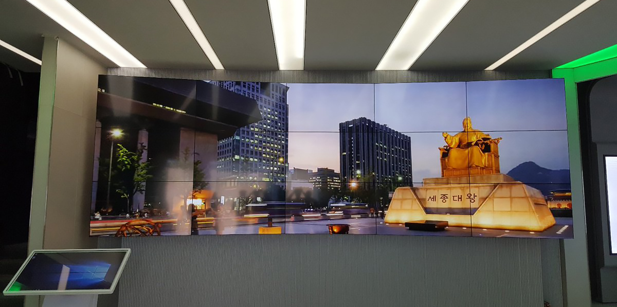 Videowall LUMIEN 5x3_46_1.8_front